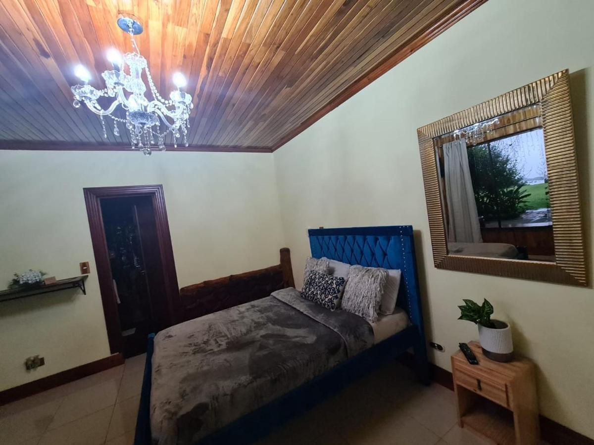 Poas Paradise Bed & Breakfast Poasito Екстериор снимка